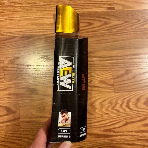 AEW Unrivaled 3 figure Set with 30 pack Display Stands - Picture 8 of 16